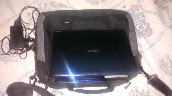 Remato Mini Laptop Acer,util para todo uso.