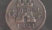 Monedas de castillo colonial de Guatemala y monedas varias