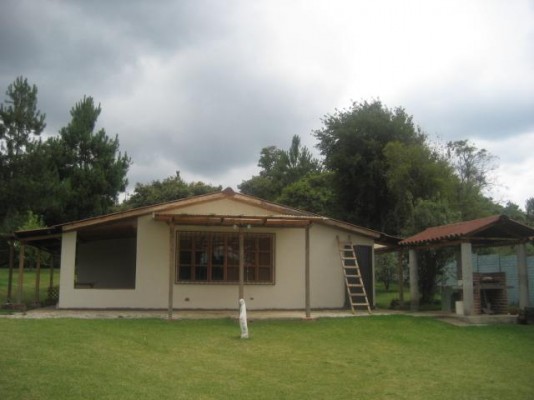 Casa Tipo Cabaña x San Lucas Sacatepequez Amplios Jardines
