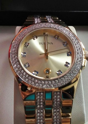 Hermoso reloj Bulova Cristal para caballero