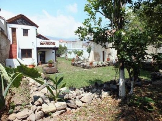 Bonita casa en venta en el Casco del pueblo de Antigua Guatemala Sacatepequez Amplio Terreno