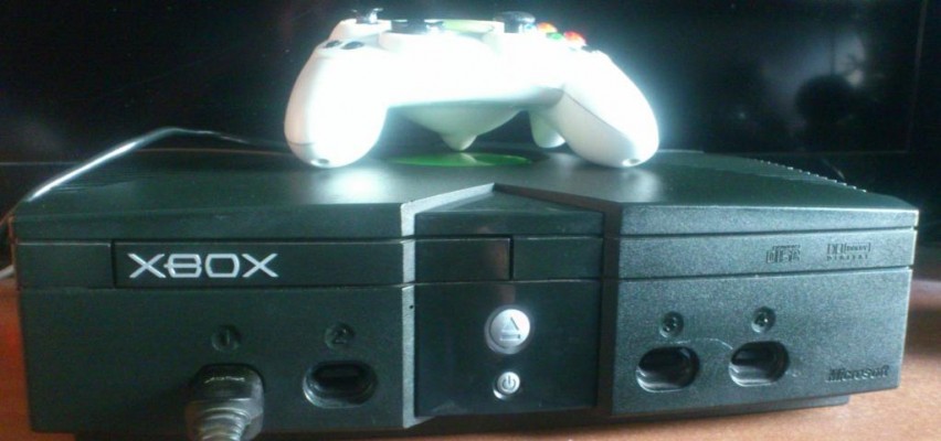 Xbox clásico, chipiado con juegos instalados.